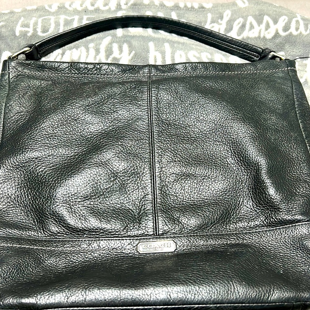 Large coach short strap not adjustable silk lined green outside black leather